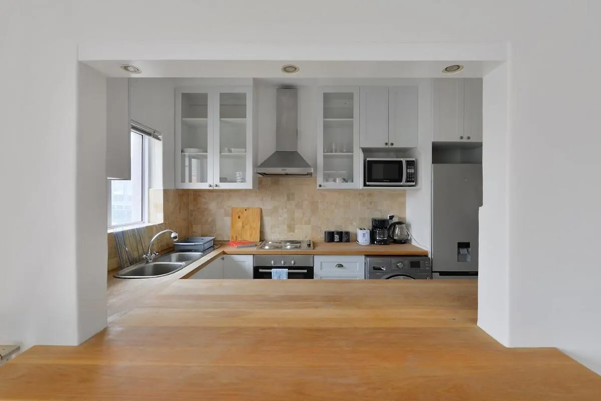 Charming 2-Bed Sea Point Retreat Mountain Views Apartment Cape Town