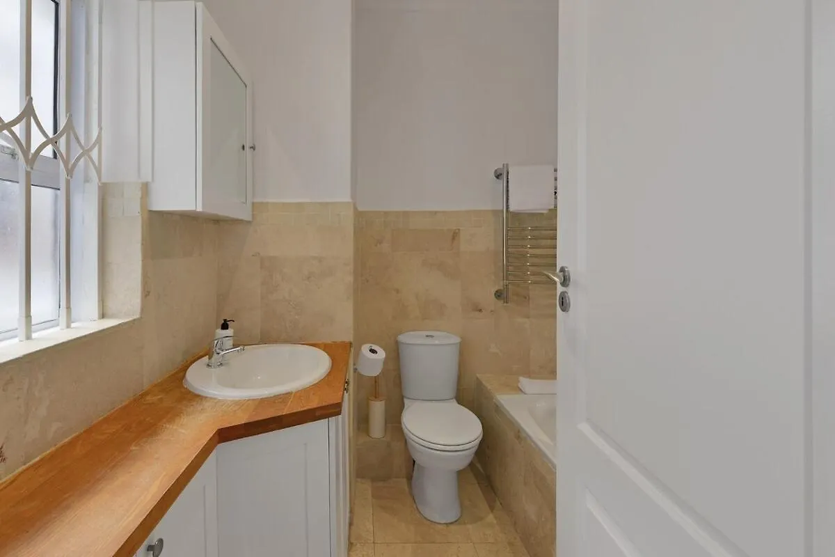 Charming 2-Bed Sea Point Retreat Mountain Views Apartment Cape Town South Africa