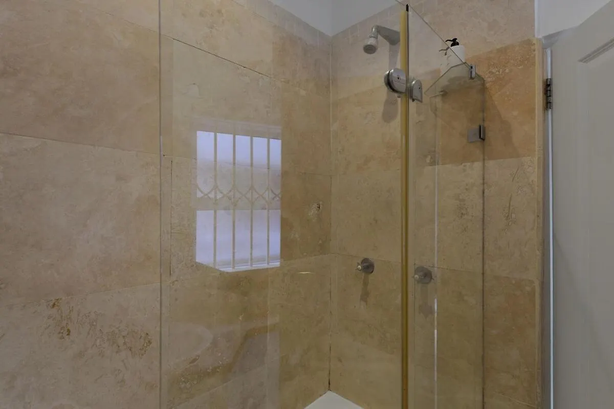 Charming 2-Bed Sea Point Retreat Mountain Views Apartment Cape Town 0*,  South Africa