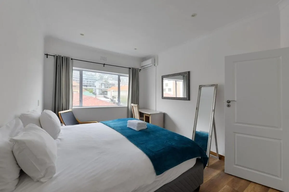 Charming 2-Bed Sea Point Retreat Mountain Views Apartment Cape Town