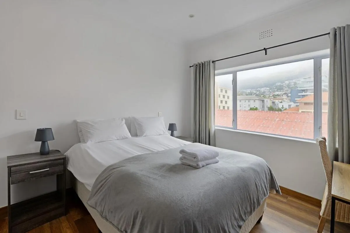 Charming 2-Bed Sea Point Retreat Mountain Views Apartment Cape Town