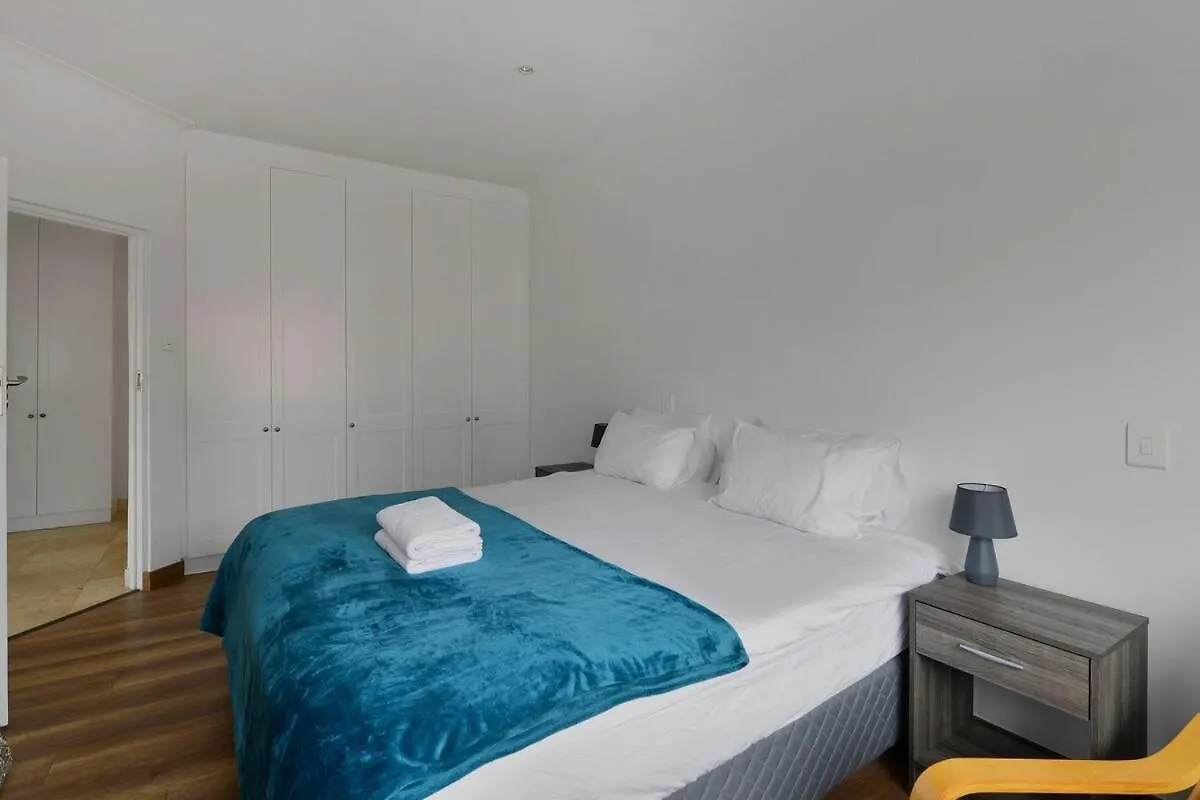 Charming 2-Bed Sea Point Retreat Mountain Views Apartment Cape Town