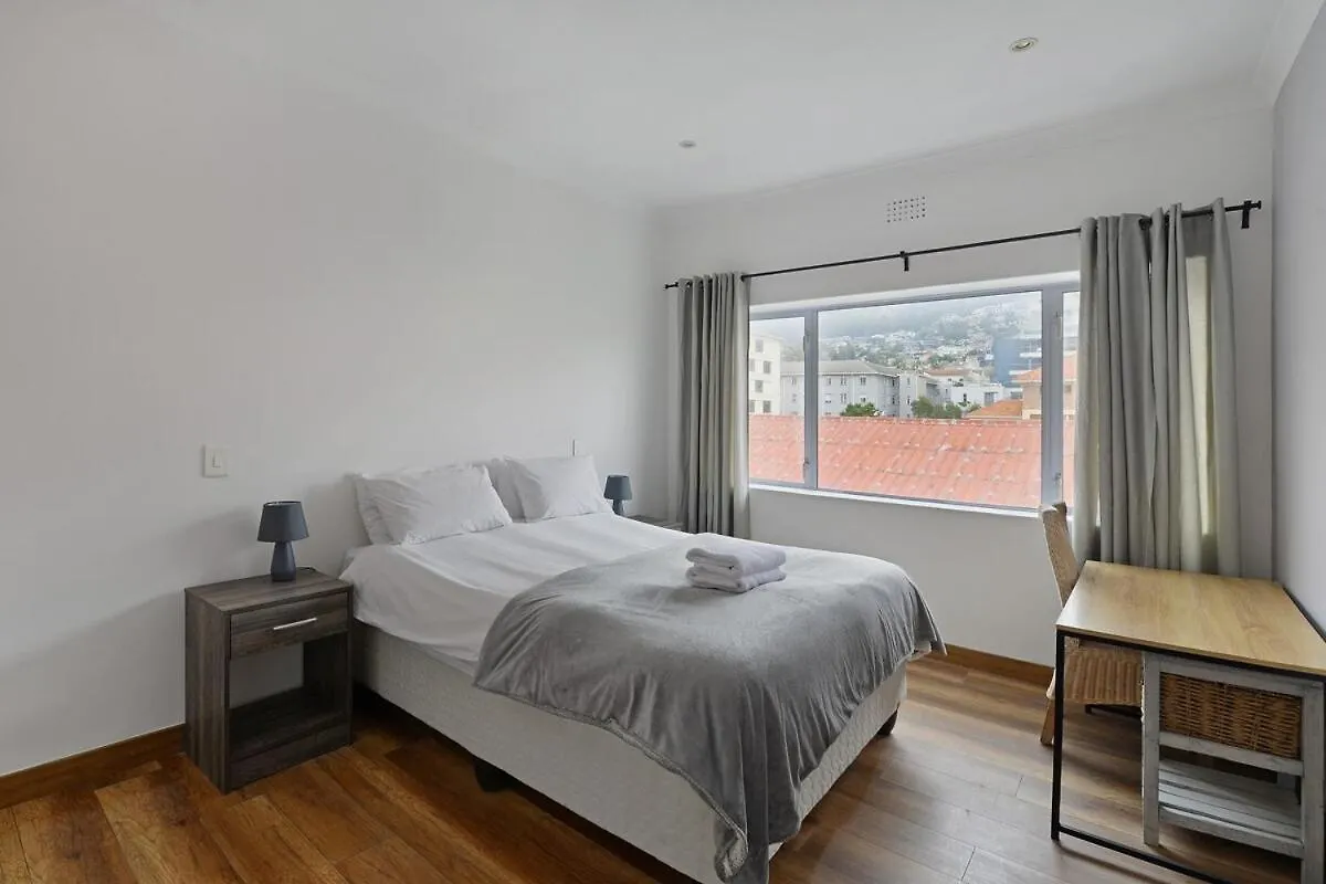 Charming 2-Bed Sea Point Retreat Mountain Views Apartment Cape Town